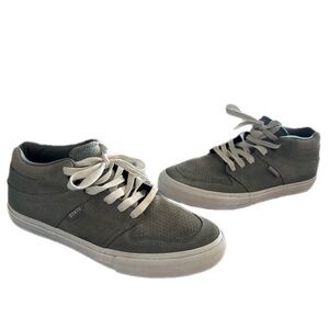 State‎ Men’s sneakers